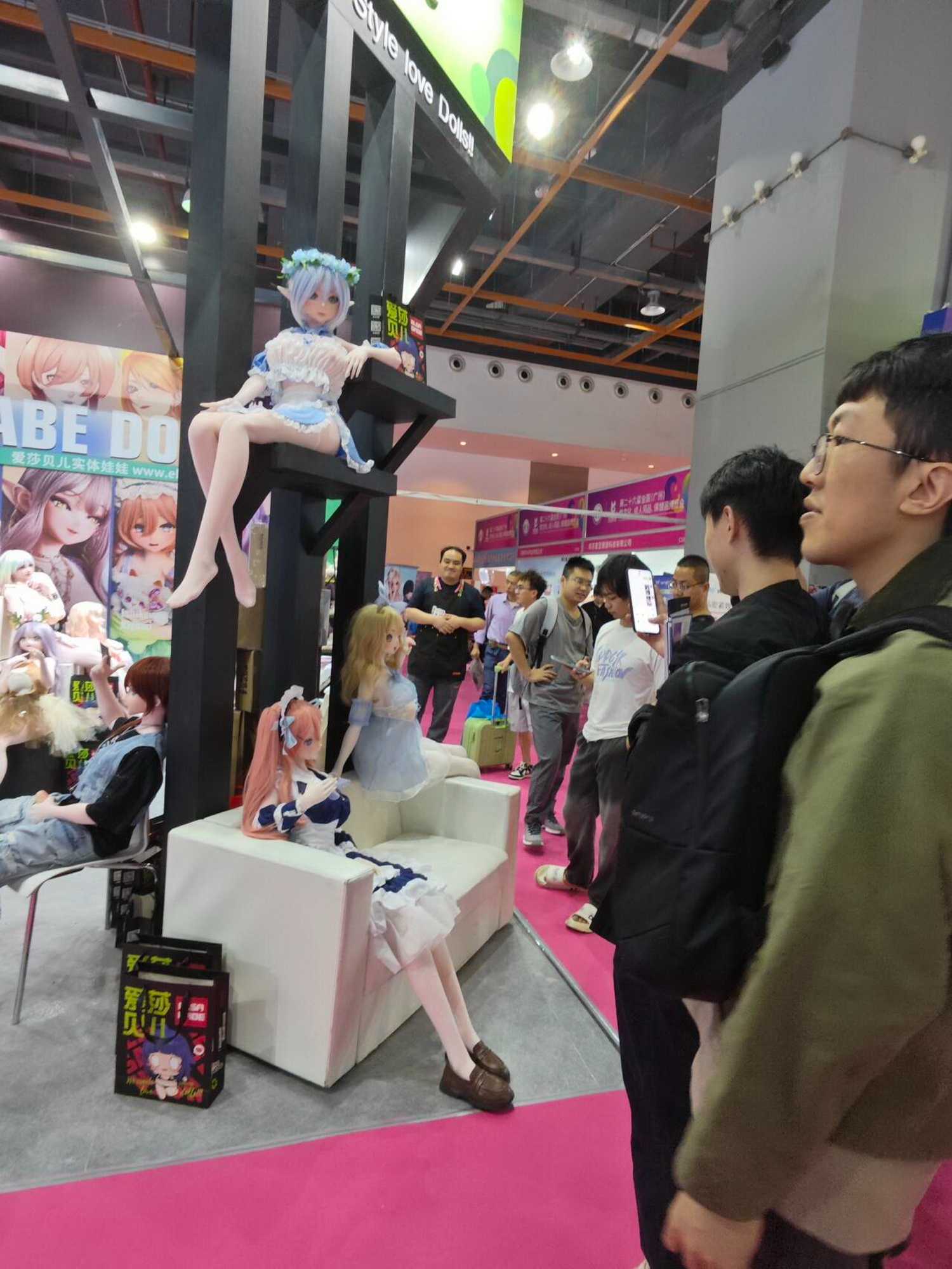 3YQ44]JA{GXR}IQ94R%UX`C_tmb.jpg