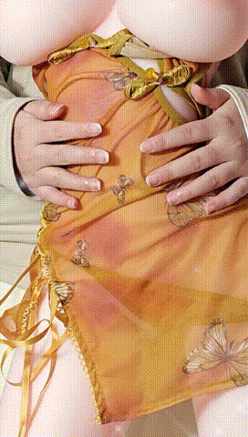 The little bunny's wet carrot time~1080p 00_00_02-00_00_15.gif